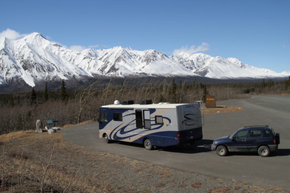 RV at the Kathleen Lake viewpoint at Km 226.5 of the Haines Highway