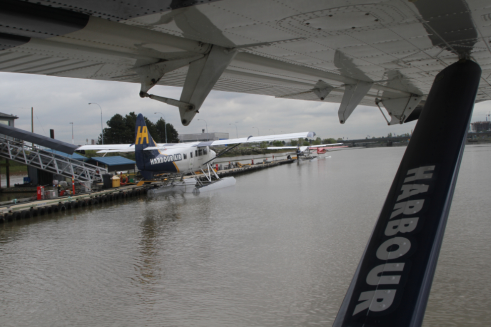 Taxxing on the Fraser River in a floatplane
