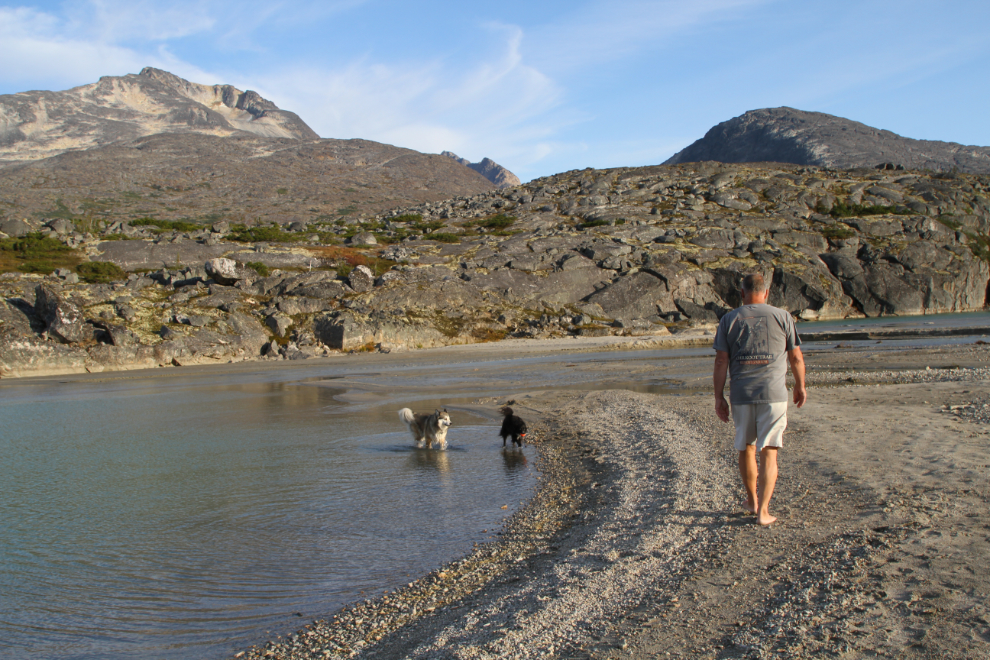 Murray and his dogs at Sumit Lake in the White Pass