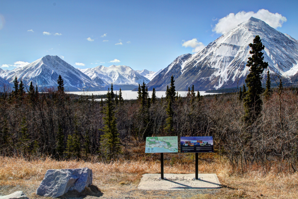 Kathleen Lake viewpoint at Km 226.5 of the Haines Highway