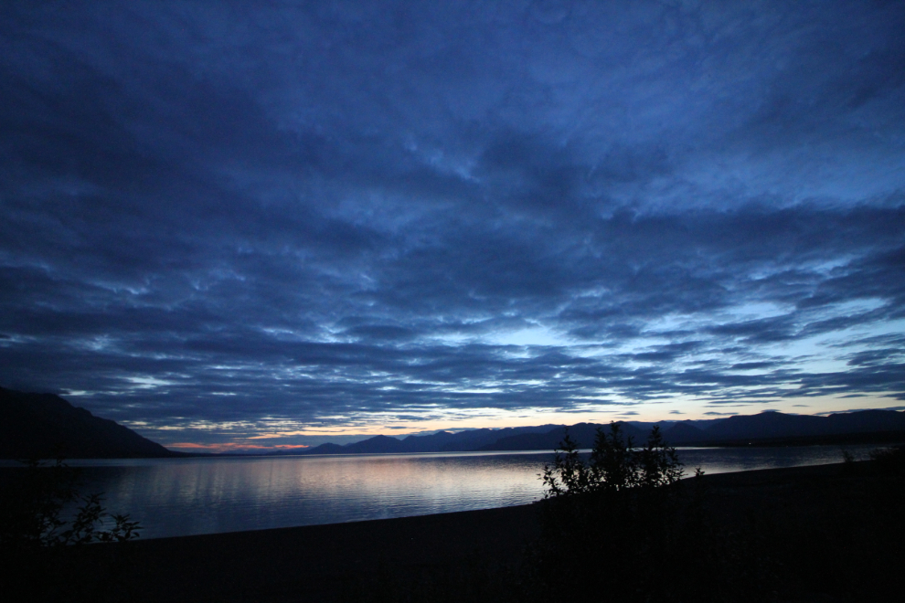 The sky at 02:45 - Kluane Lake, Yukon