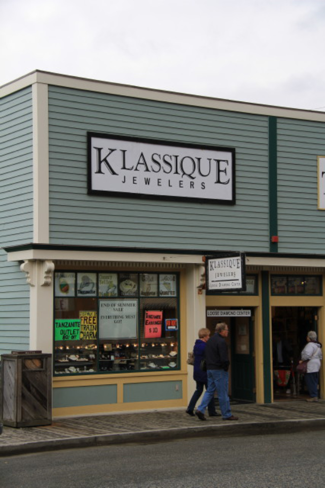 Sale at a Skagway jewellery store