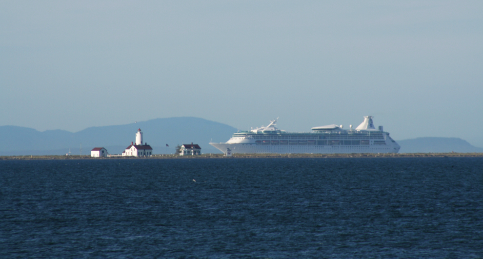 Cruise ship and (the New Dungeness Light Station