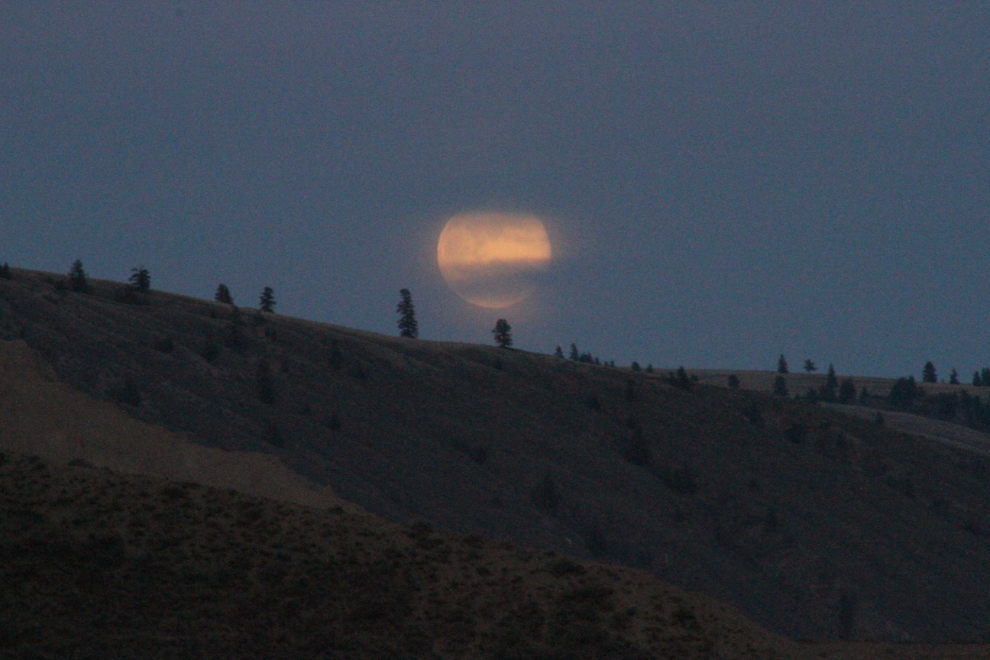 The full moon rising at Farwell Canyon