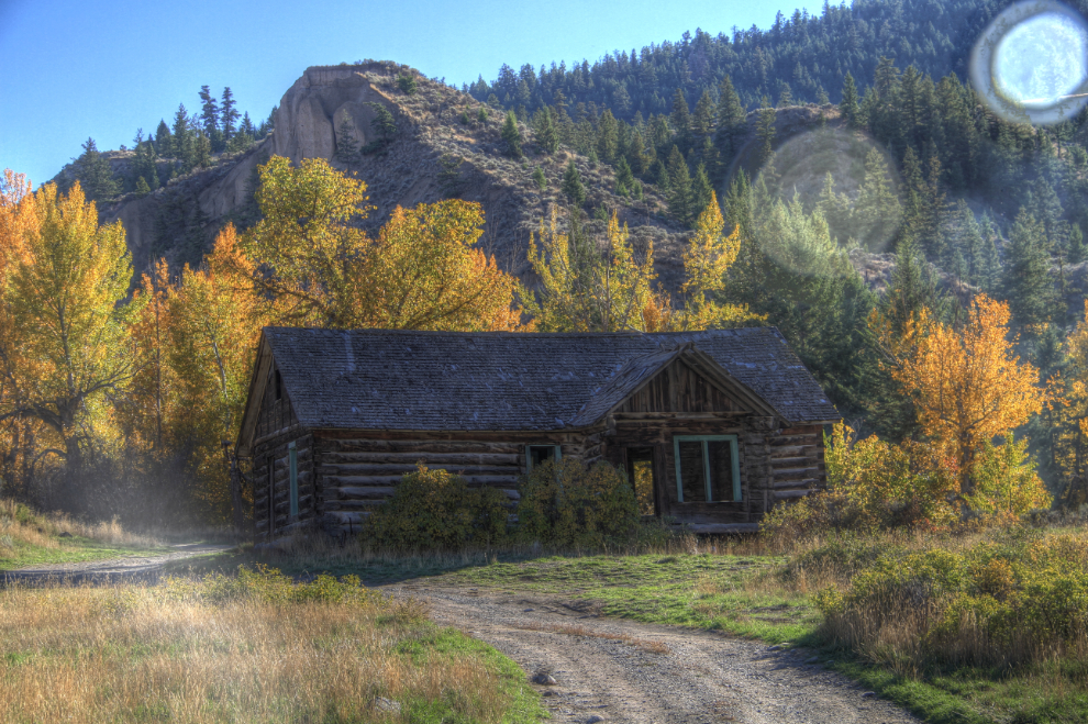 Abandoned ranch along the Chilcotin River at Farwell Canyon