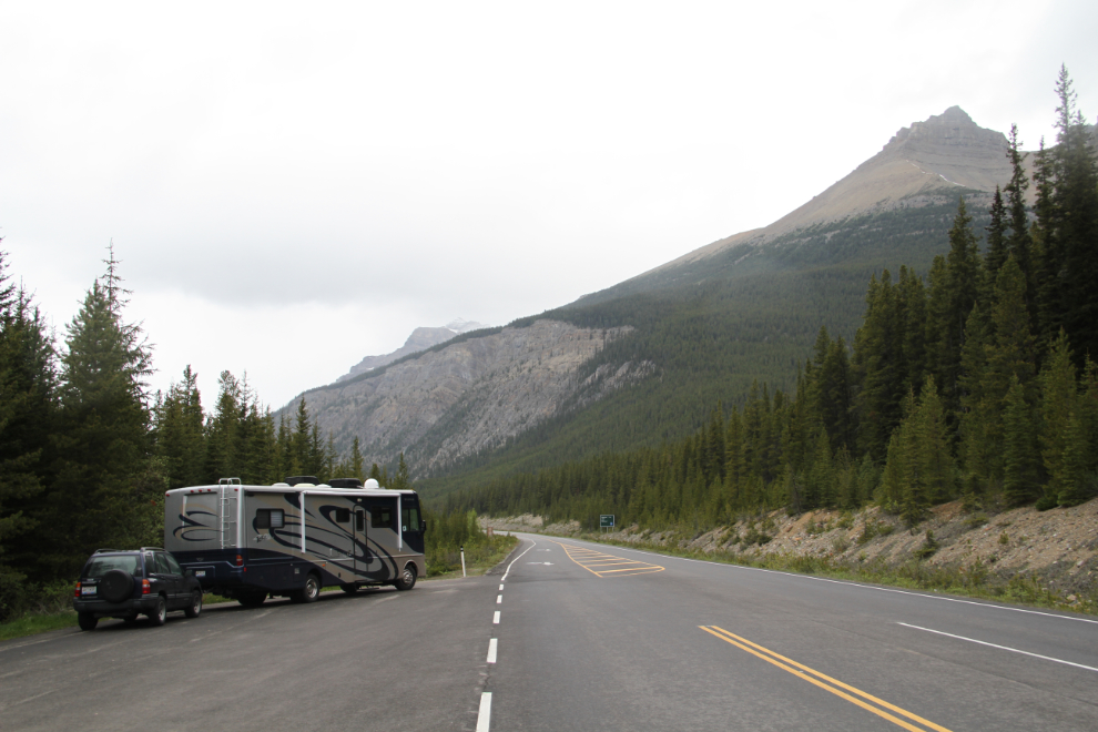 RV at a viewpoint on the Icefields Parkway