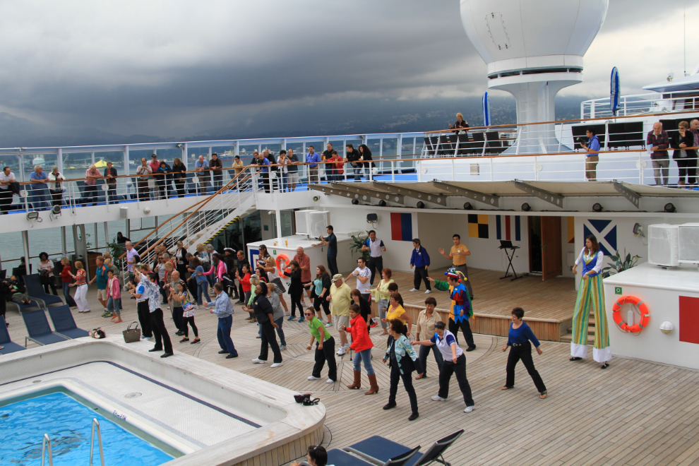 Sailaway party on the cruise ship Norwegian Sun
