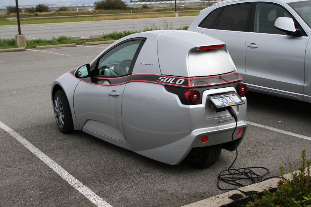 Solo 1-person electric car