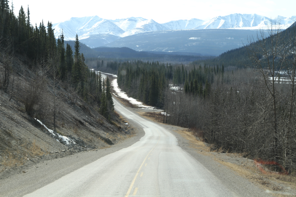 The empty Alaska Highway