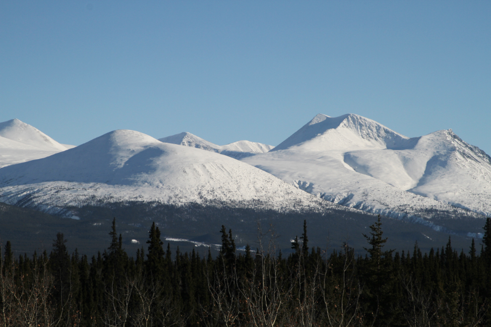 Snowy peaks along the Alaska Highway at Km 1490, west of Whitehorse