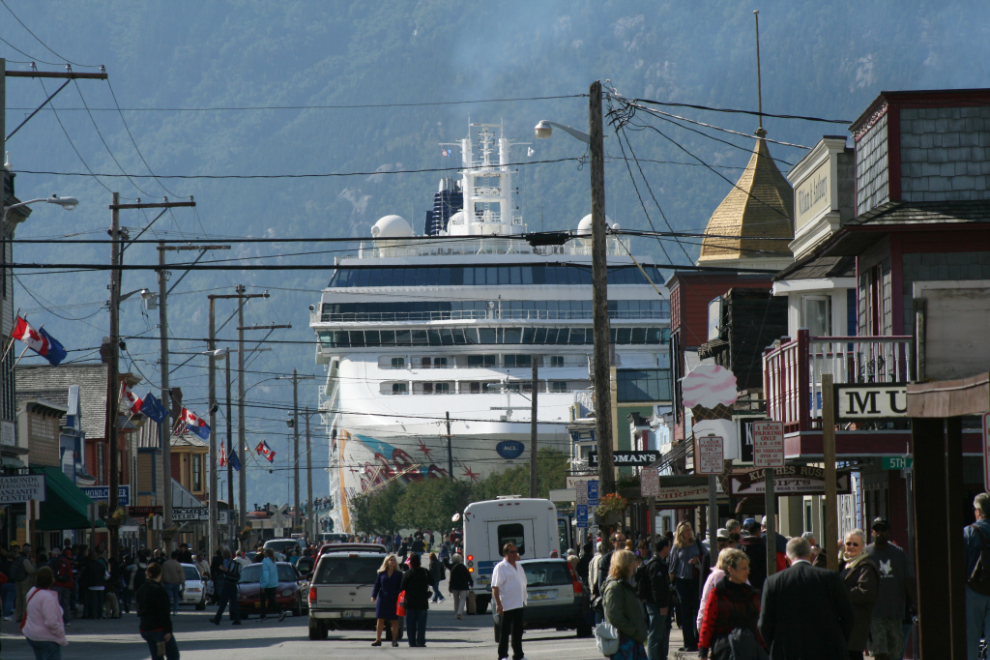 The cruise ship Norwegian Pearl at Skagway, Alaska