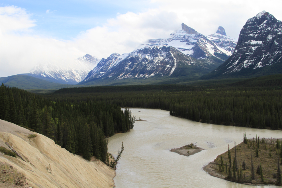 A view over the Athabasca River, Icefields Parkway