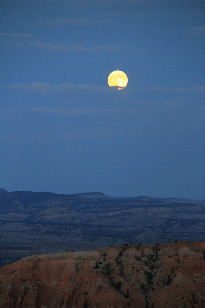Full moon rising at Bryce Canyon, Utah