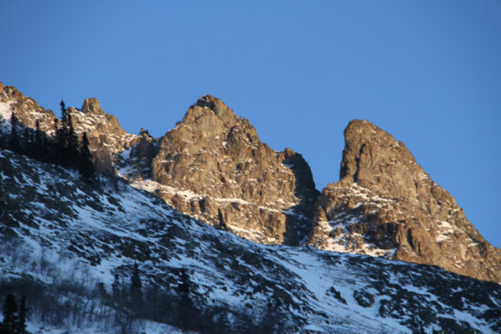 Nearly-bare Yukon peaks in February