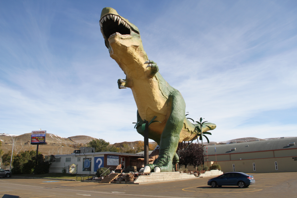 The world's largest dinosaur at Drumheller, Alberta