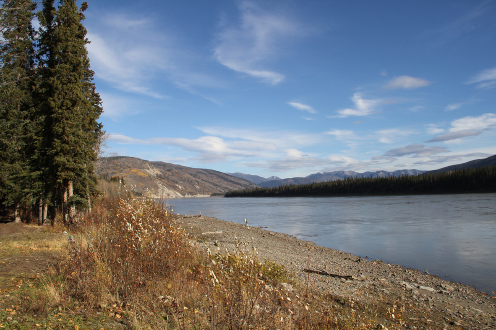 At Km 3.5, the Forty Mile Road ends at the Yukon River.