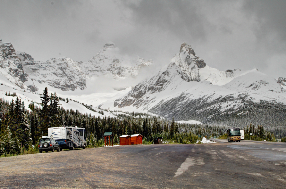The Parker Ridge rest area on the Icefields Parkway