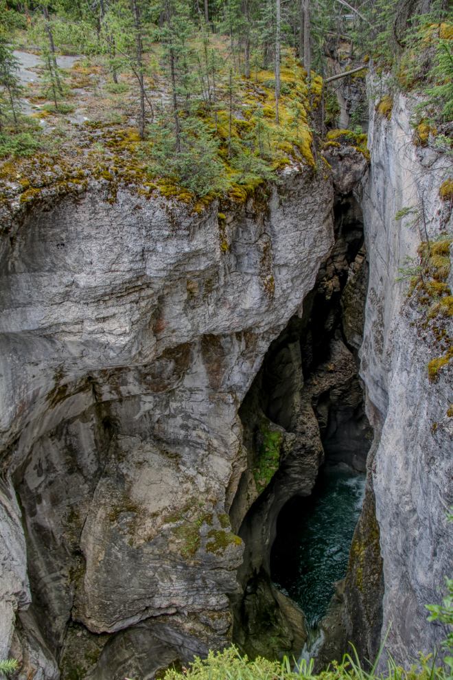 Chockstone in Maligne Canyon, Jasper National Park