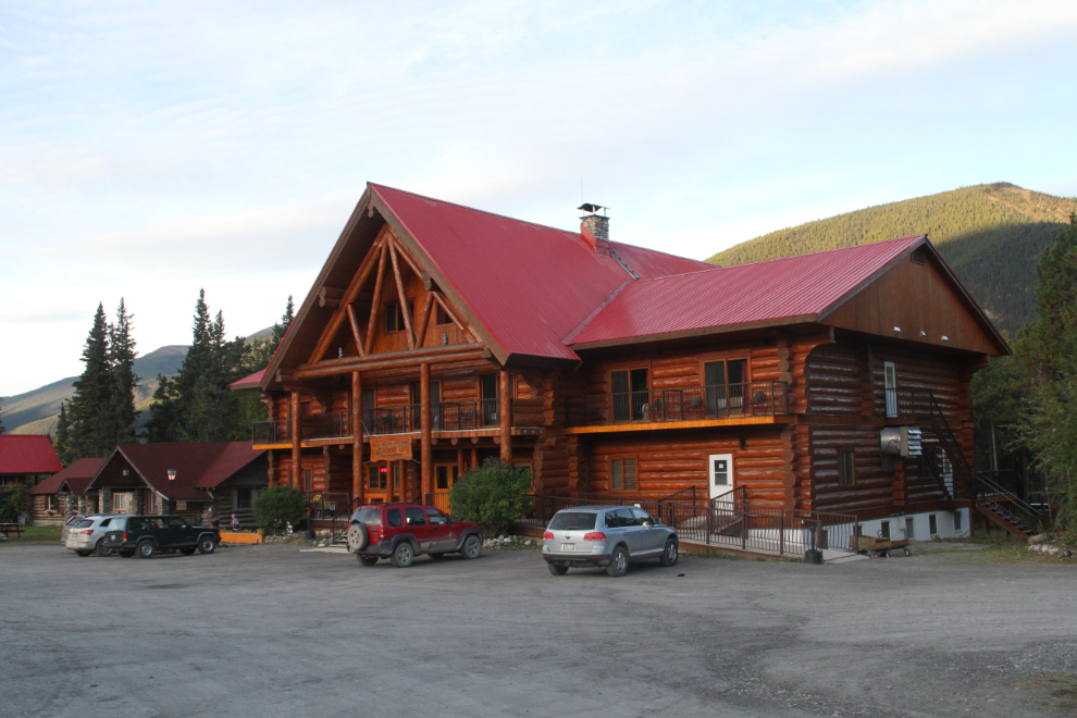 Northern Rockies Lodge, Muncho Lake