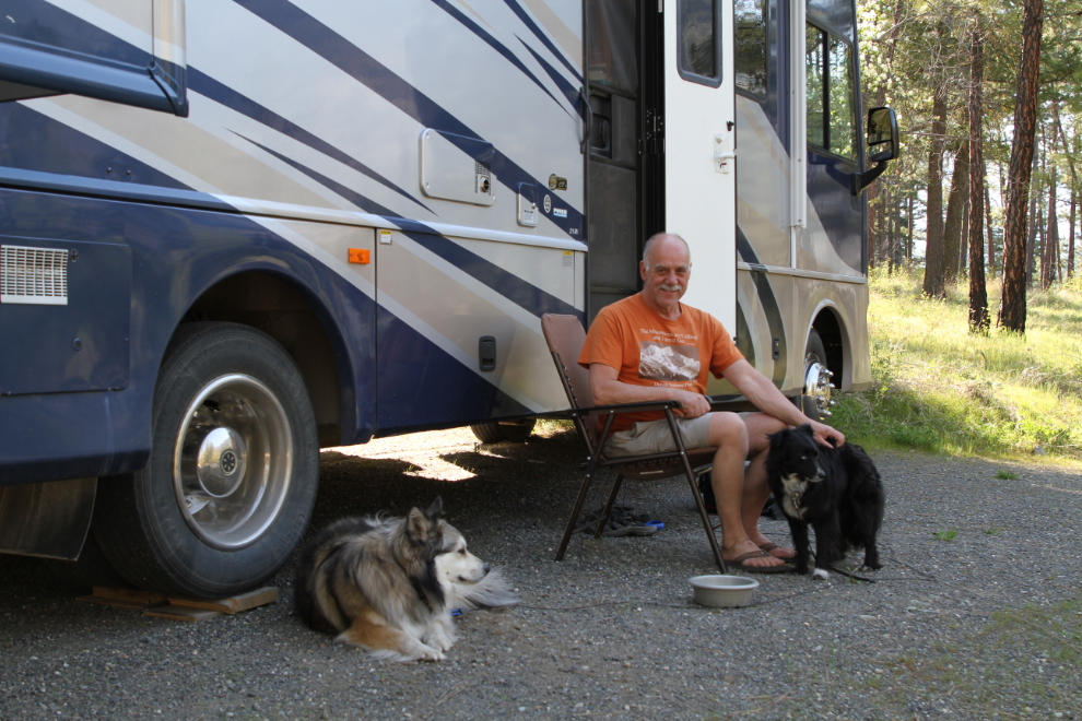 Murray Lundberg and his dogs relaxing in front of the motorhome