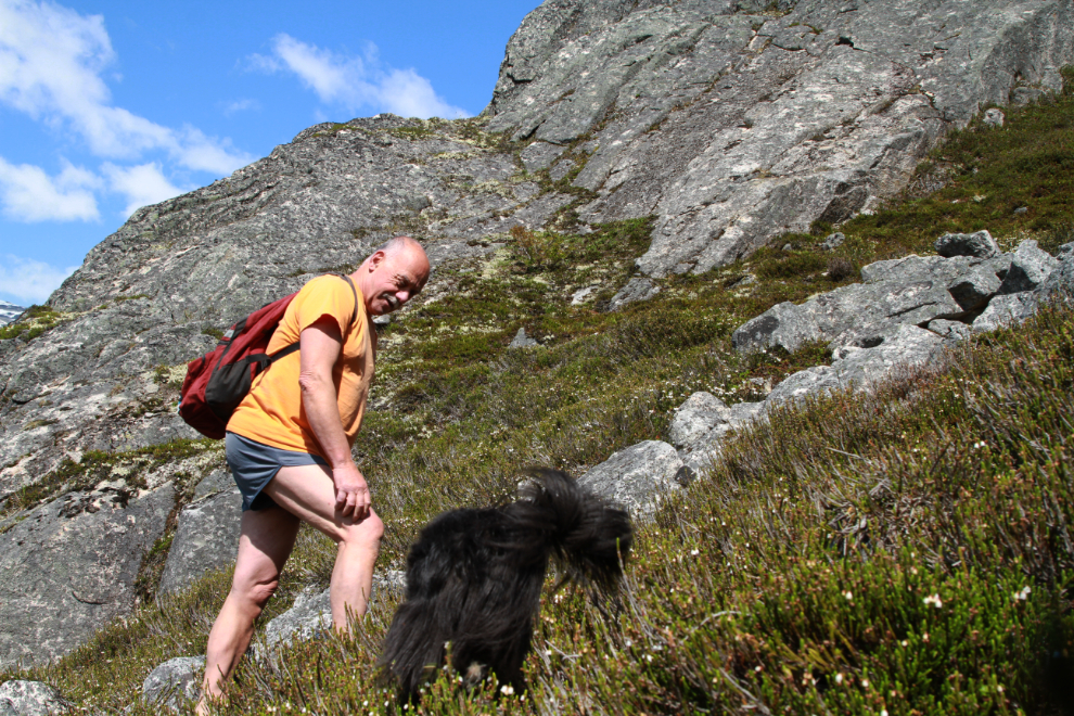 Murray and his dog Tucker hiking Border Ridge in the White Pass
