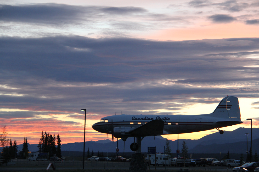 DC-3 CF-CPY at sunrise