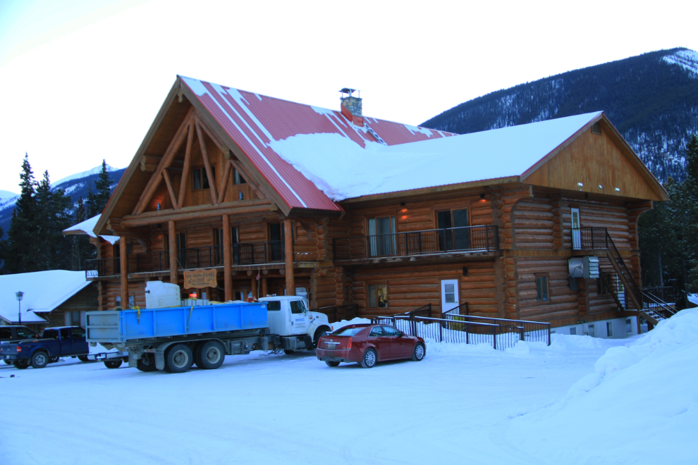 Northern Rockies Lodge, Alaska Highway
