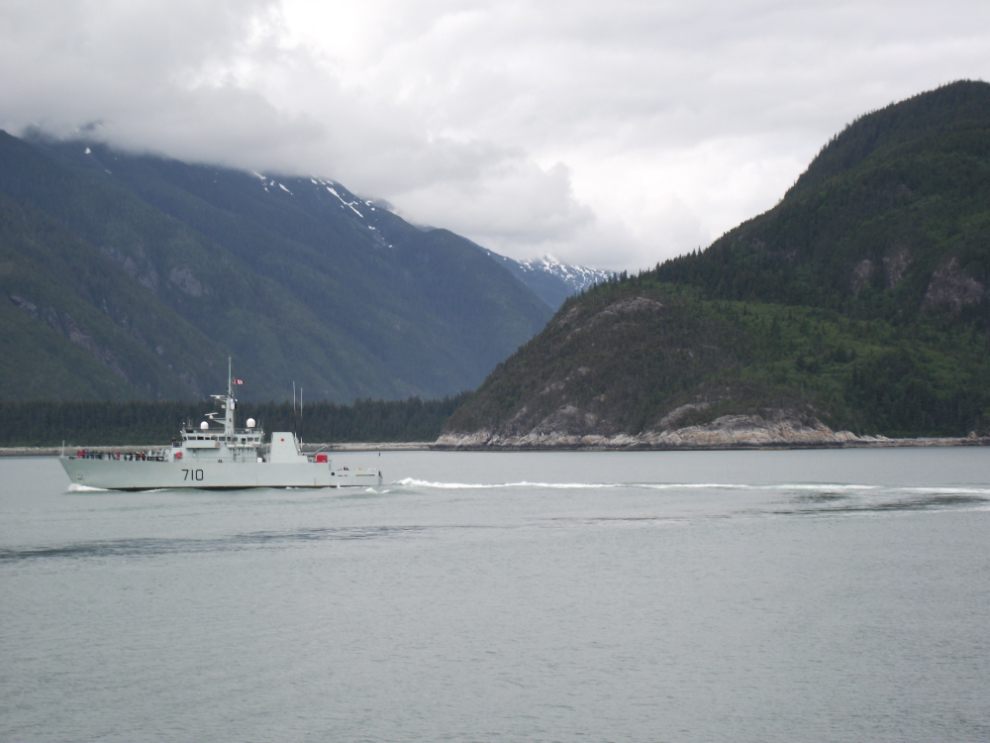 HMCS Brandon changing position at full speed.