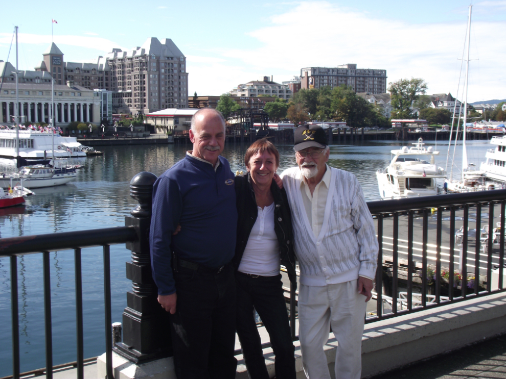 Murray Lundberg with a sister and his Dad in Victoria, BC