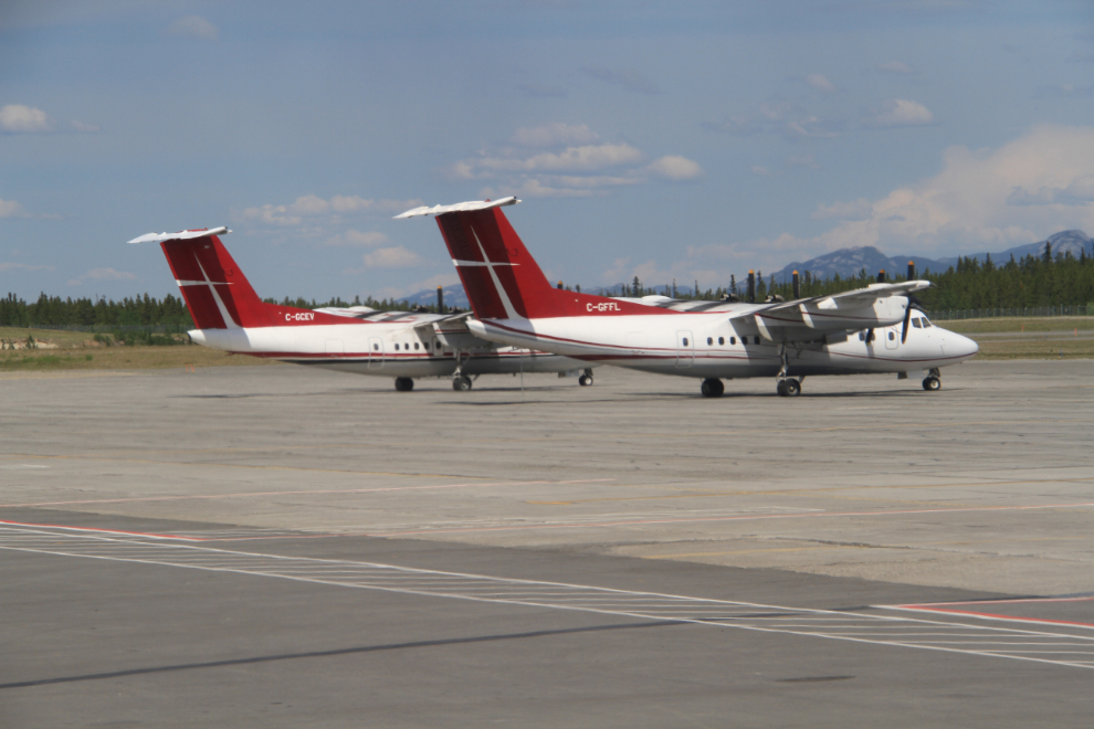 Air Tindi de Havilland DHC-7-102 Dash 7s, C-GFFL and C-GCEV