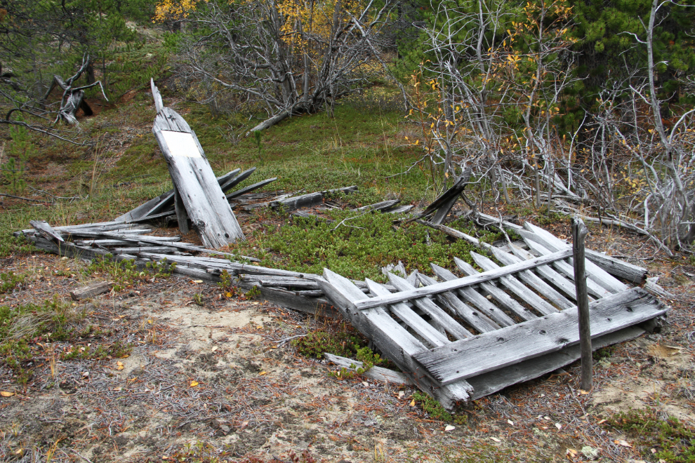 1899 grave of R. Saunders on Lake Bennett, Yukon