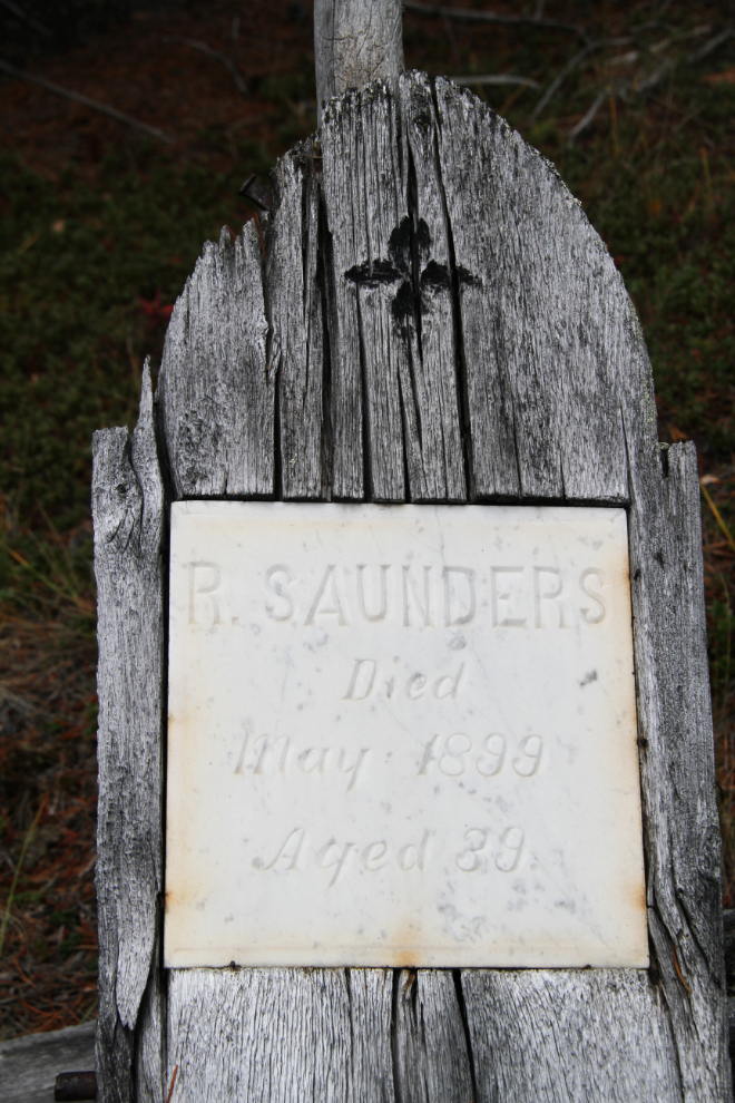 1899 grave of R. Saunders on Lake Bennett, Yukon
