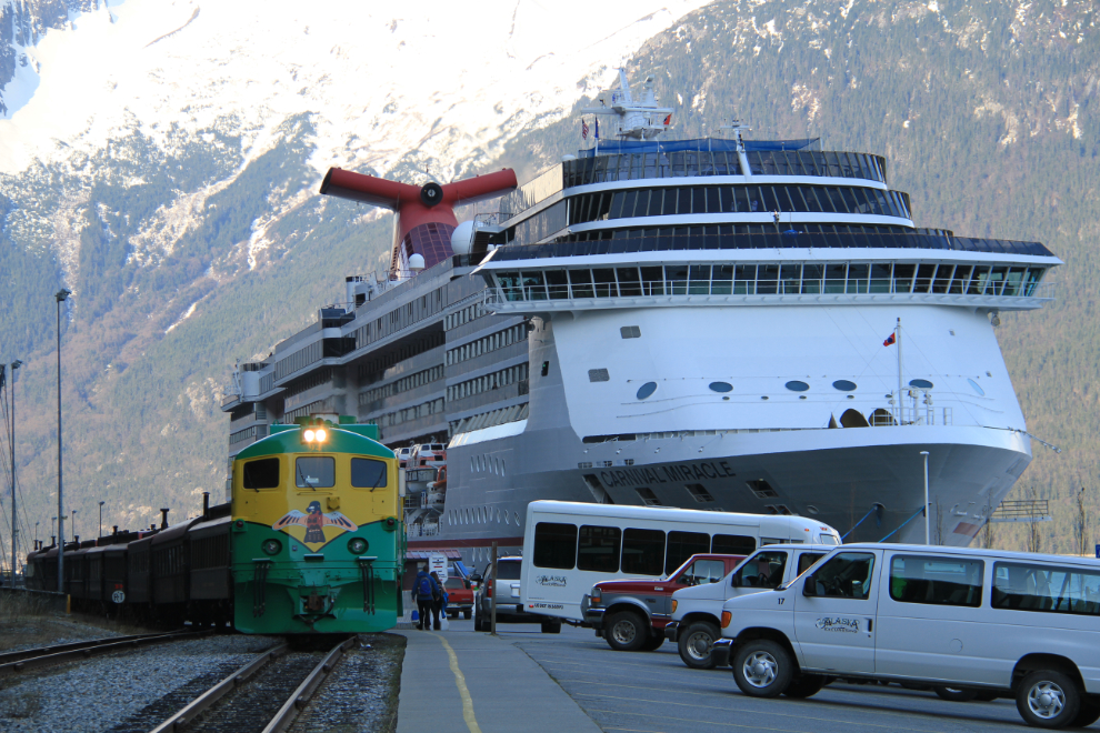White Pass & Yukon Route train meets the Carnival Miracle