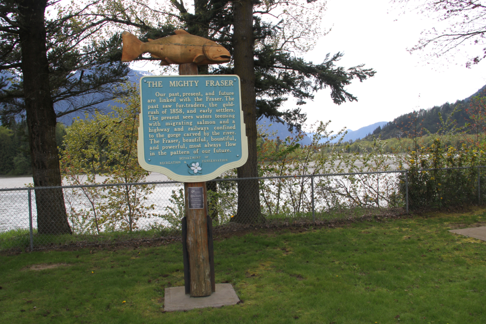 Heritage BC Stop of Interest sign: Fraser River 
