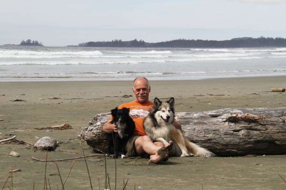 Murray Lundberg and his dogs at Pacific Rim National Park