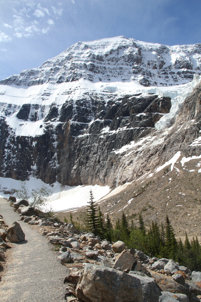 Path of the Glacier trail, Mount Edith Cavell