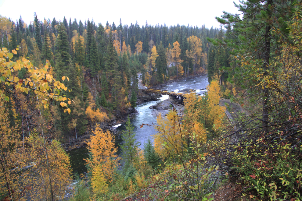 The park road crosses the Murtle River in Wells Gray Provincial Park, BC