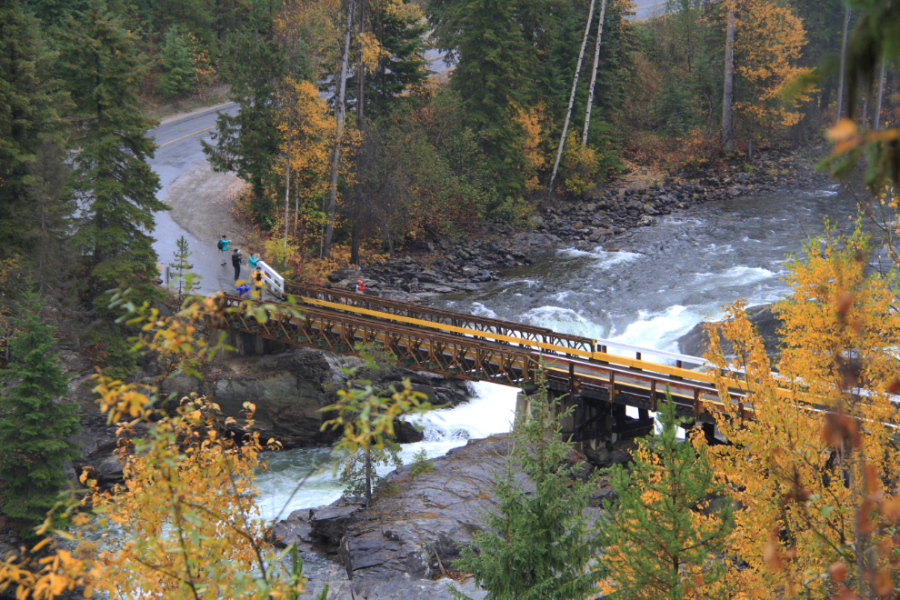 The park road crossing the Murtle River, Wells Gray Provincial Park, BC