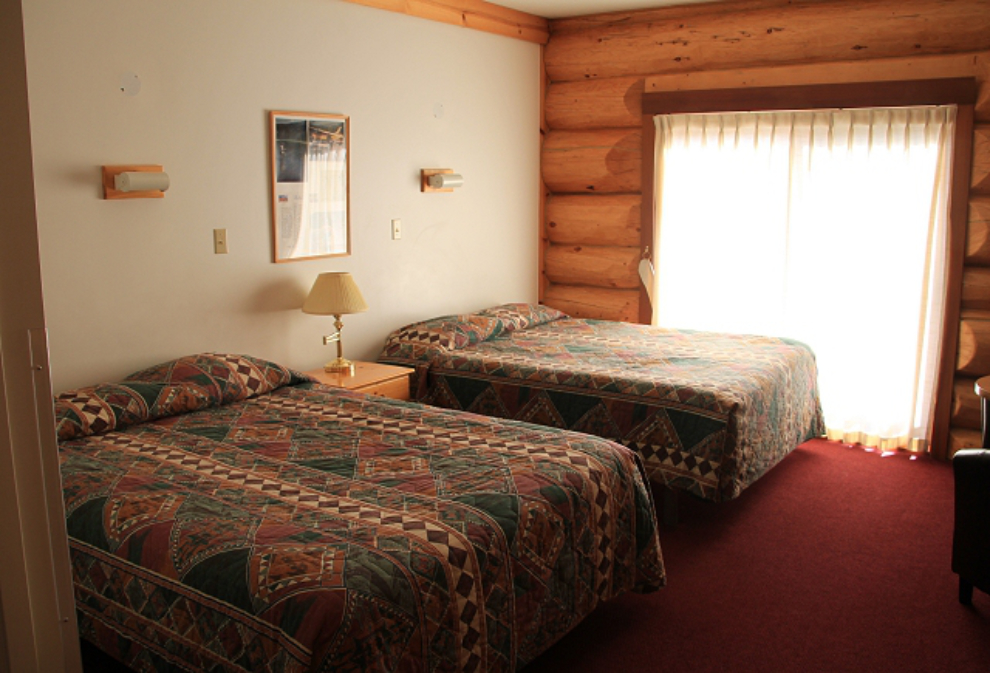 Northern Rockies Lodge, Muncho Lake