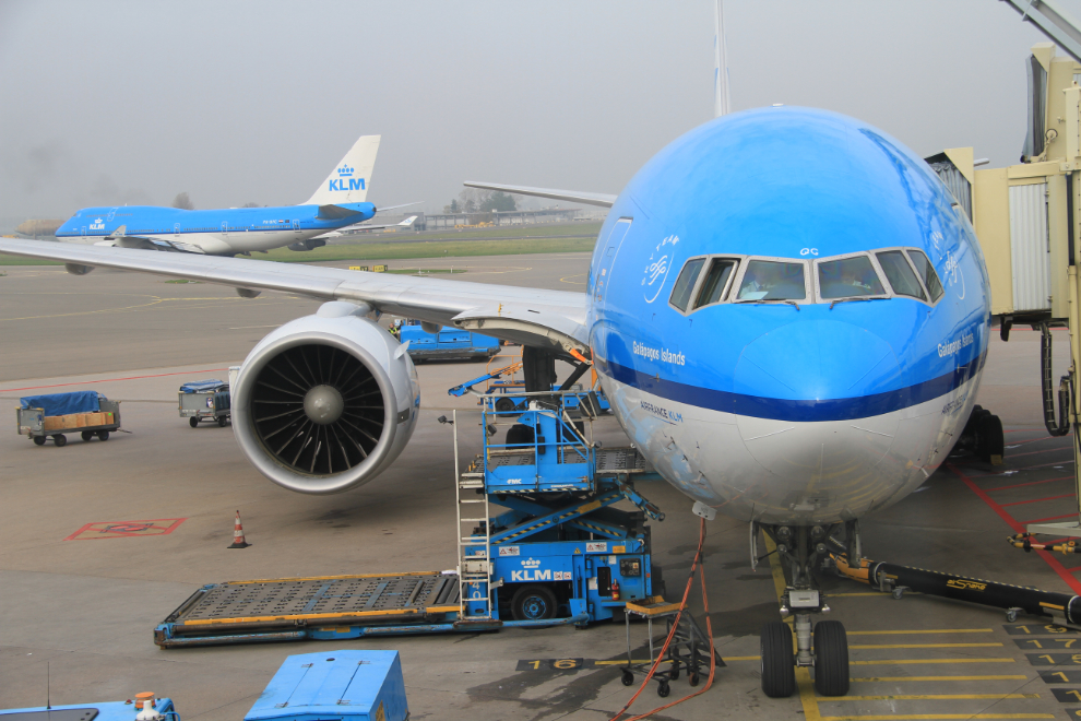 KLM Boeing 777-206ER named Galapagos Islands