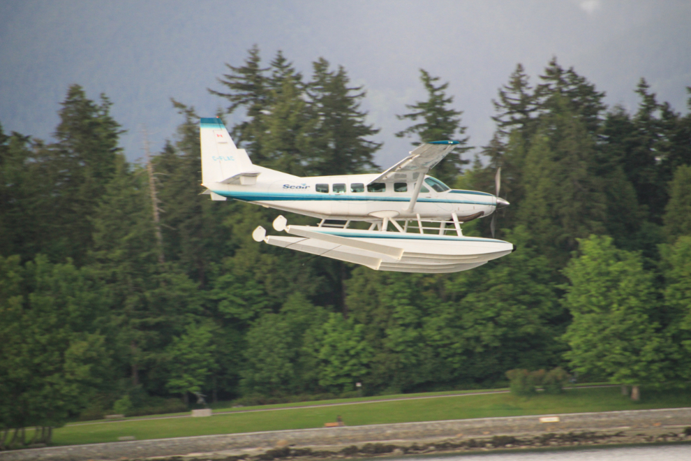 Float plane lands in Vancouver