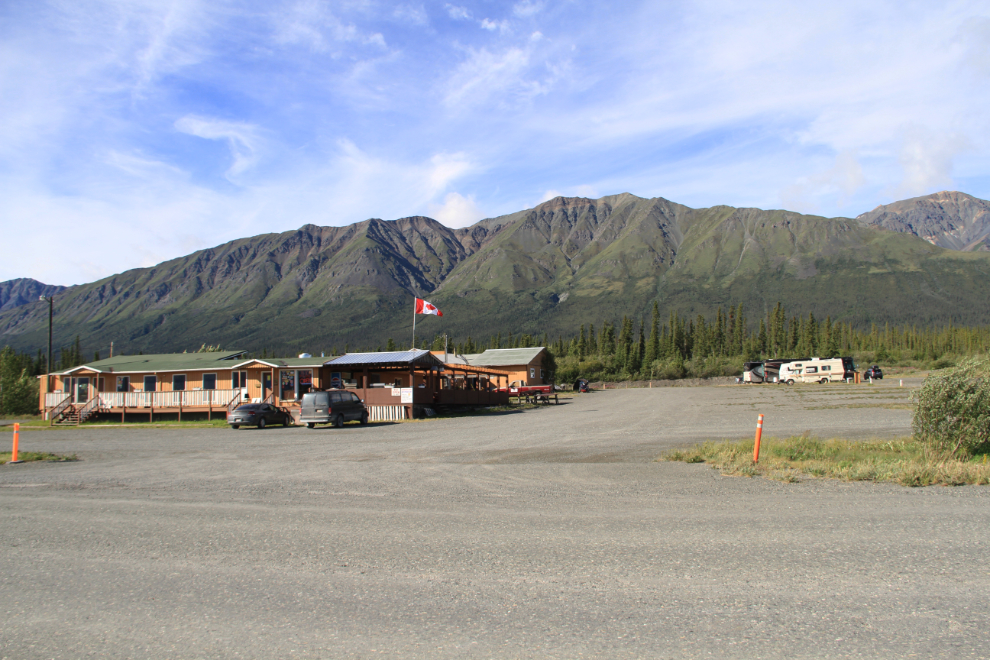 Destruction Bay RV Lodge, Yukon