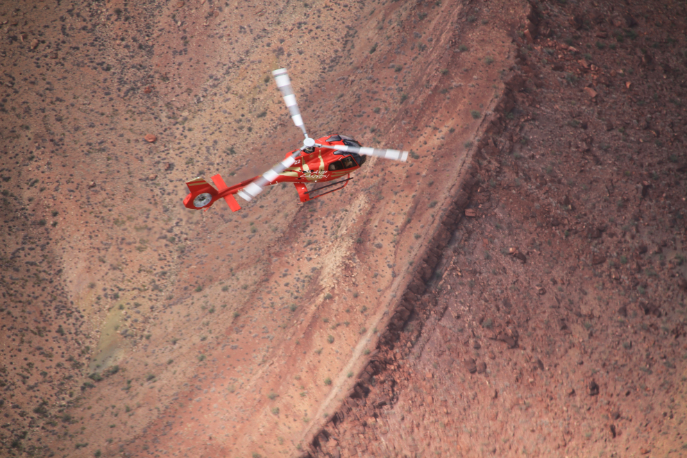 Helicopter flightseeing in the Grand Canyon