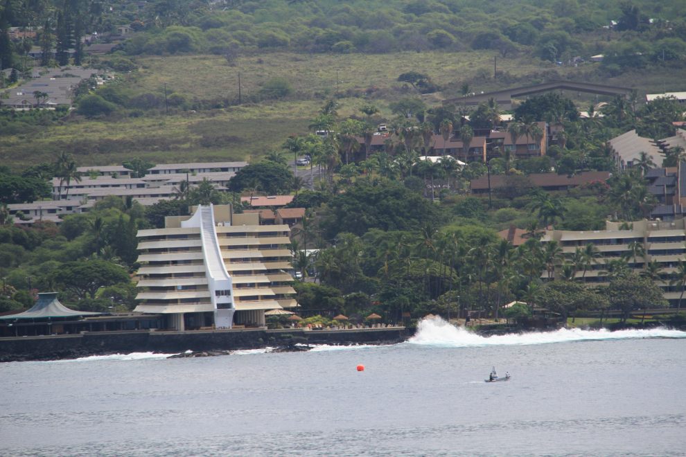 Heavy surf at Kailua-Kona