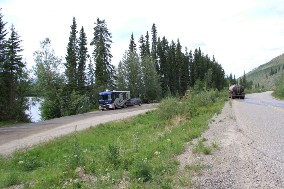 Rest area along the Stewart River on the North Klondike Highway