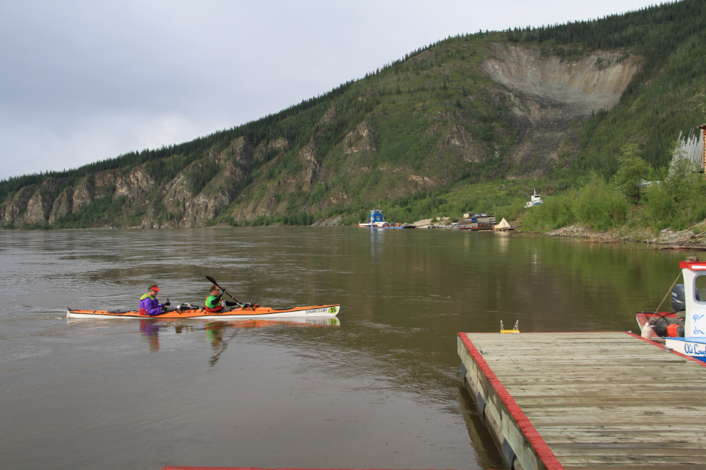 2014 Yukon River Quest finish - boat #35