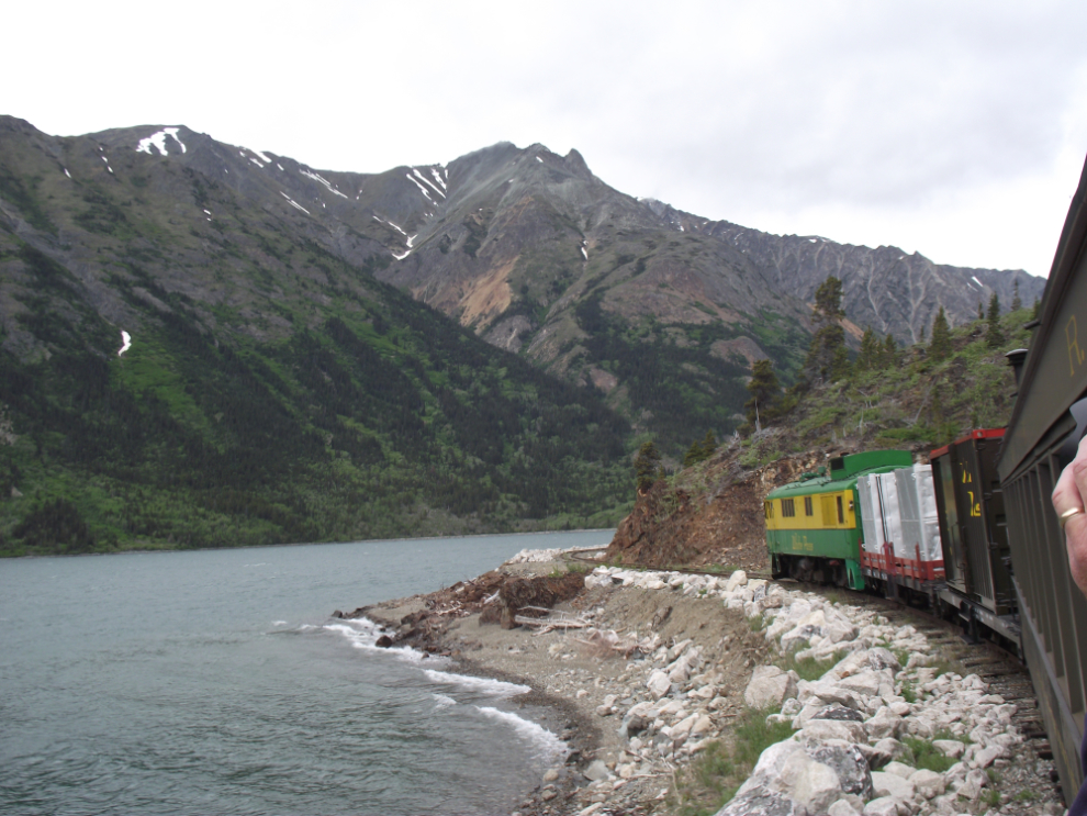 The White Pass & Yukon Route railway running alongside Lake Bennett