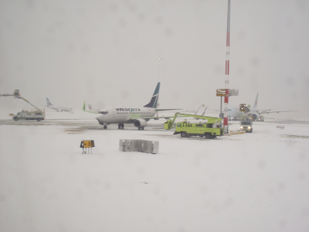 De-icing aircraft in heavy snow at YVR