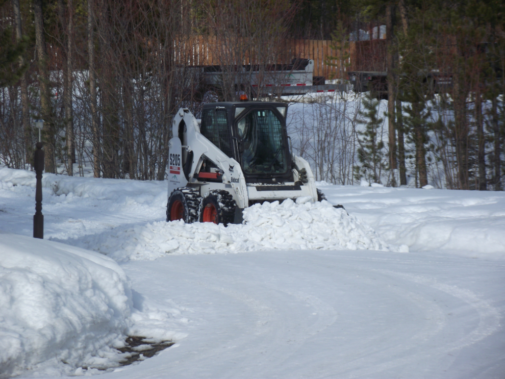 A skidsteer clearing my Yukon driveway in March