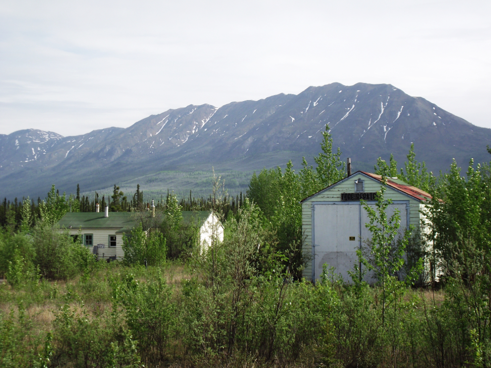 Bear Flats Lodge, Alaska Highway